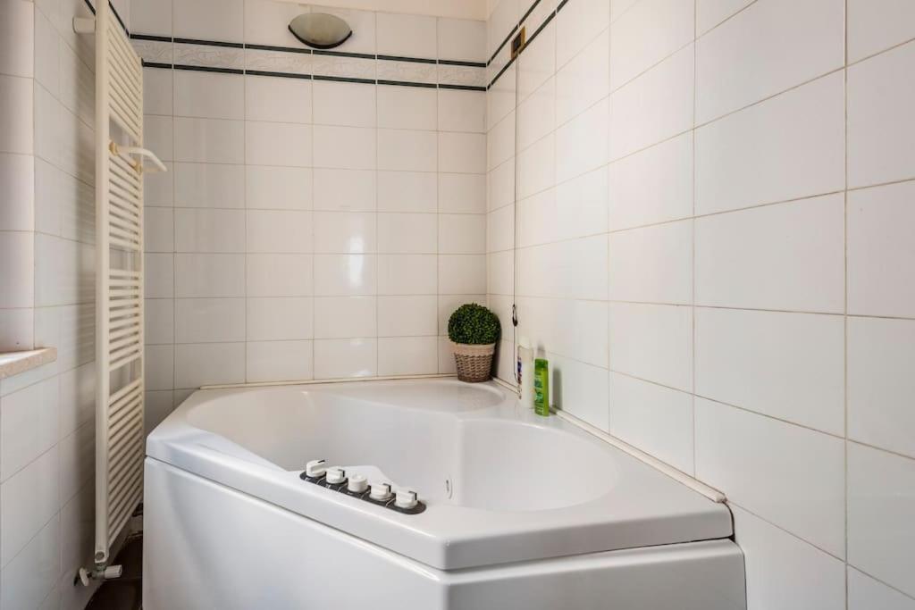 Apartment Under The Basilica Of Sant'Andrea 만토바 외부 사진