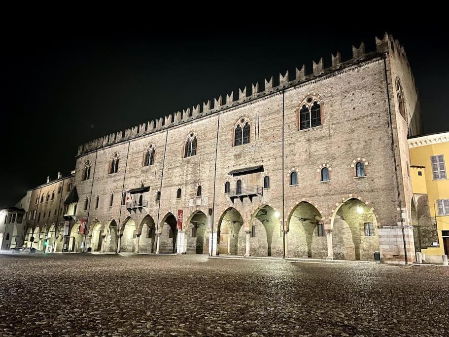 Apartment Under The Basilica Of Sant'Andrea 만토바 외부 사진