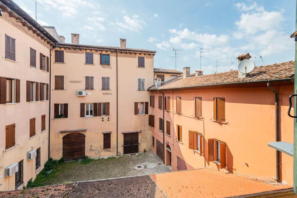 Apartment Under The Basilica Of Sant'Andrea 만토바 외부 사진