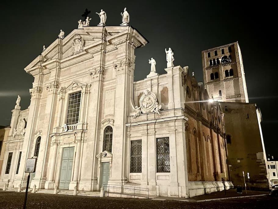 Apartment Under The Basilica Of Sant'Andrea 만토바 외부 사진