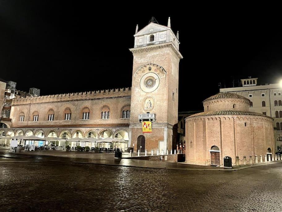 Apartment Under The Basilica Of Sant'Andrea 만토바 외부 사진