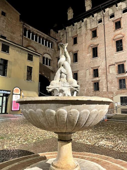 Apartment Under The Basilica Of Sant'Andrea 만토바 외부 사진